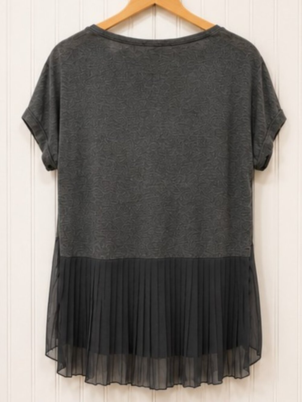 American Eagle Outfitters Gray Chiffon Pleated Hem Top Size Small Boho - Picture 2 of 4